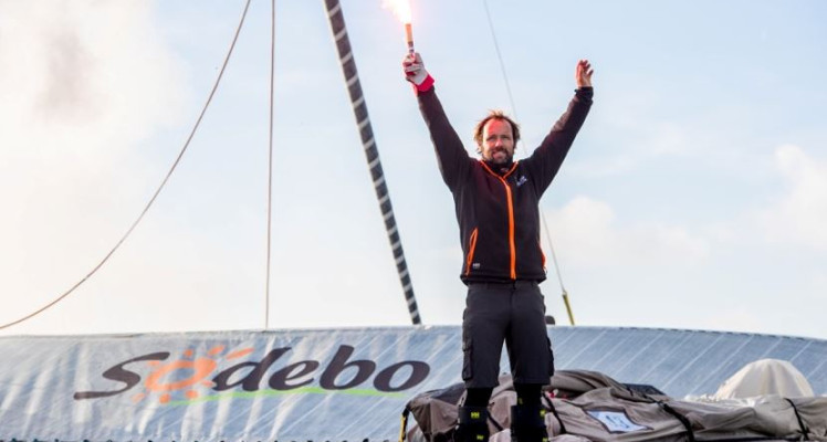 Thomas Coville pulvérise le record du tour du monde à voile en solitaire
