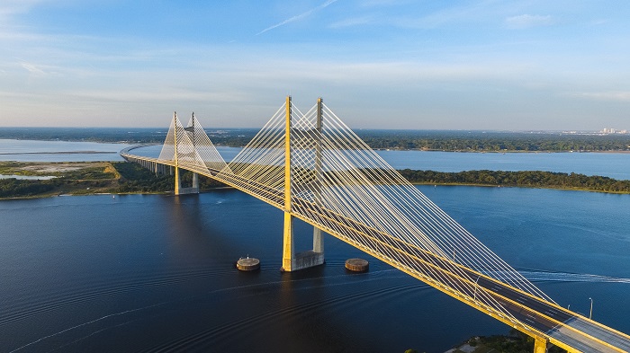 Les ponts, ces géants aux pieds de fer et de béton, surveillés depuis l’espace
