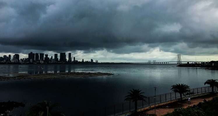Tempête Tautkae : Barge en perdition au large de Bombay, les naufragés déclenchent leur système Cospas-Sarsat