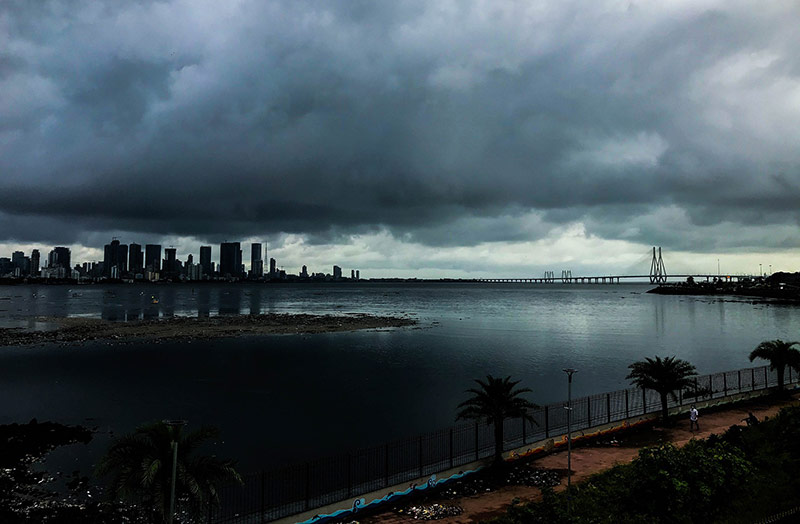 Tempête Tautkae : Barge en perdition au large de Bombay, les naufragés déclenchent leur système Cospas-Sarsat