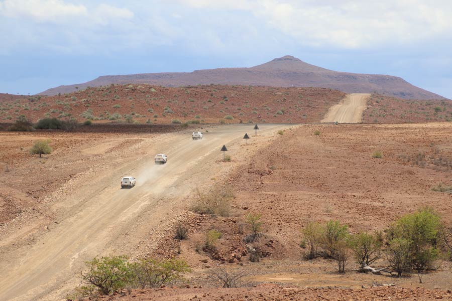 Convoi de vehicules humanitaires