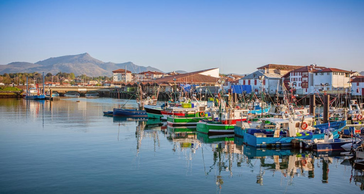 New Coastal Fishing Vessel Tracking Regulations: CLS Responds with a Large-Scale Deployment of its ROCKFLEET Satellite Tracking Device Across France