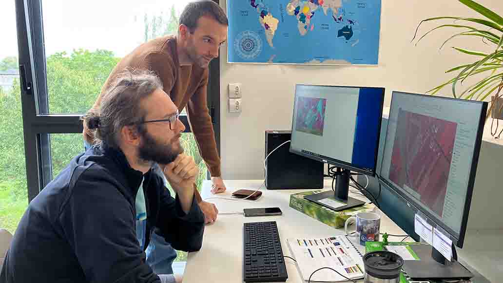 Photo équipe 2 Rapid Mapping satellite analysis supporting emergency response