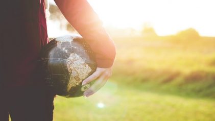 planète Terre sur un ballon de football