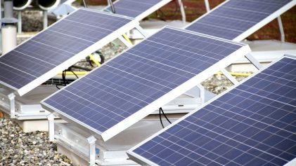 panneaux solaires sur le toit des bâtiments toulousains de CLS