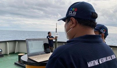 PT-CLS team preparing the float for deployment