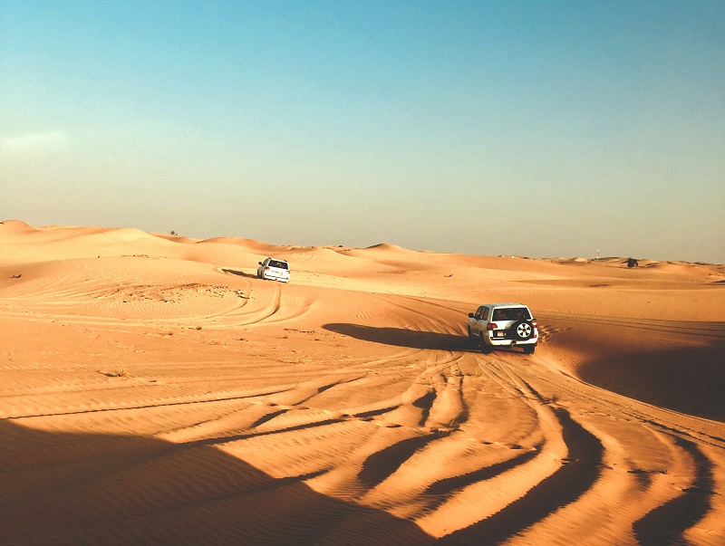 voiture dans le désert